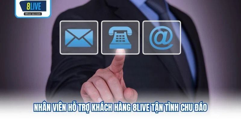 Nhân viên hỗ trợ khách hàng 8LIVE tận tình chu đáo